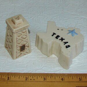 Vtg State of Texas & Oil Derrick Salt & Pepper SHAKERS, PalMar, Made in Japan